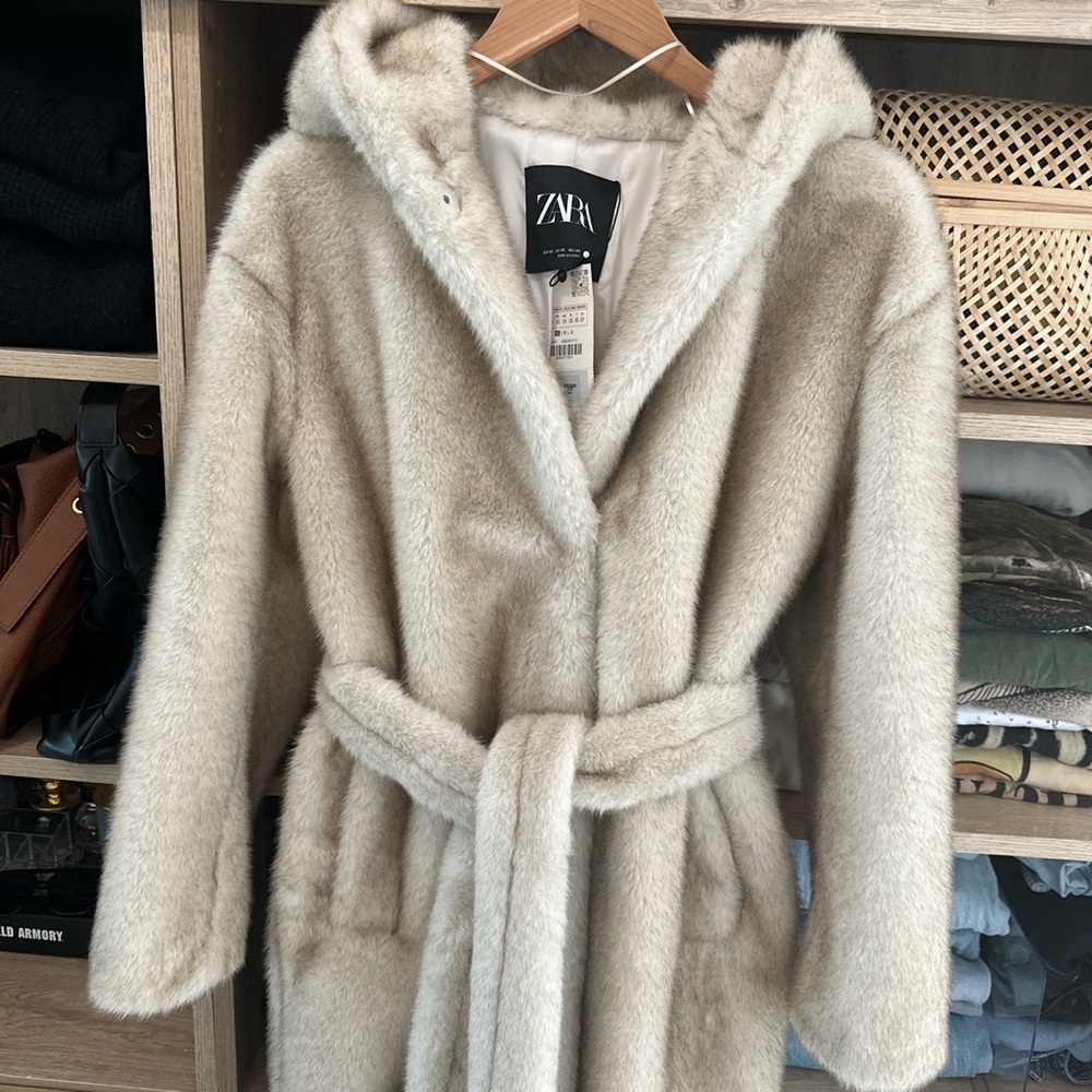 Brand New Zara faux fur coat. SOLD DO NOT BUY!!